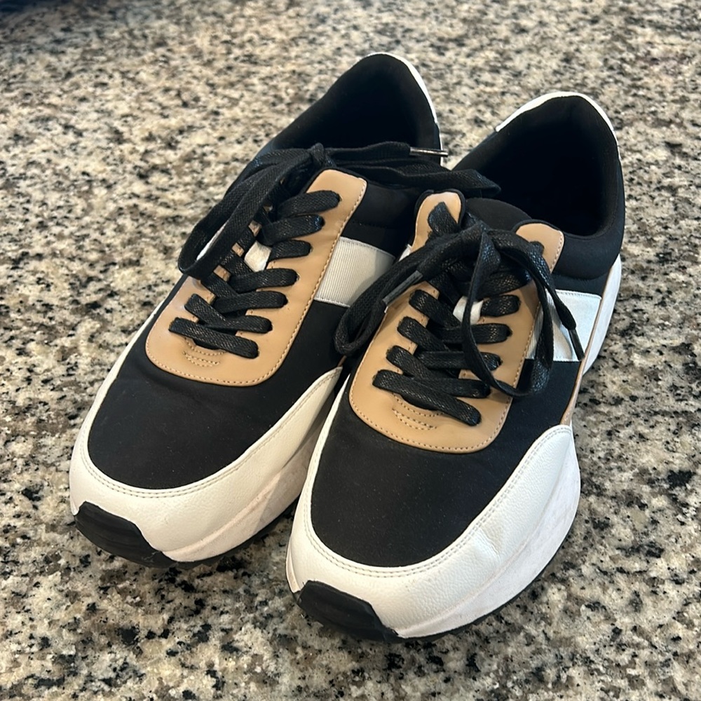 Dolce Vita lifestyle shoe